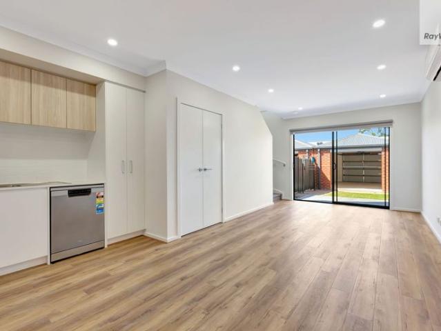 Townhouse for rent in Mason Quarter, Melbourne
