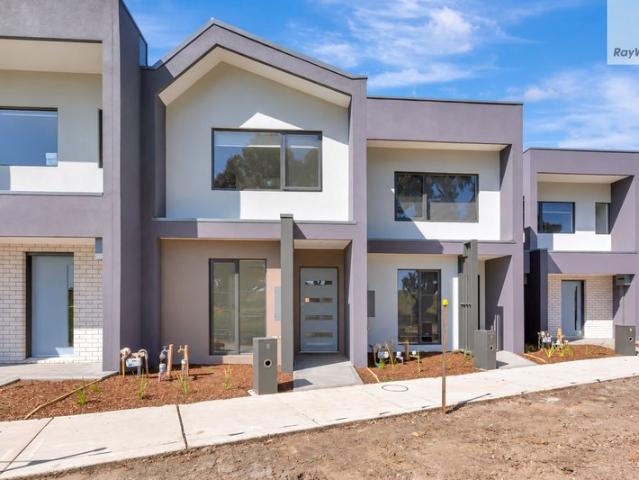 Townhouse for rent in Mason Quarter, Melbourne