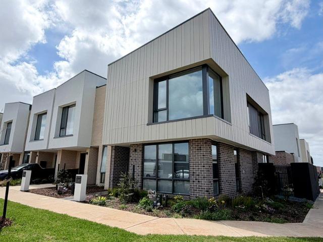 Townhouse for rent in Woodlea, Melbourne