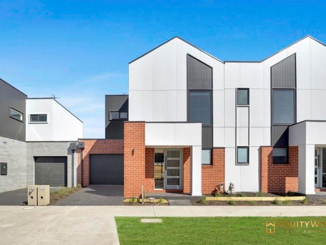 Townhouse for rent in Mambourin, Melbourne