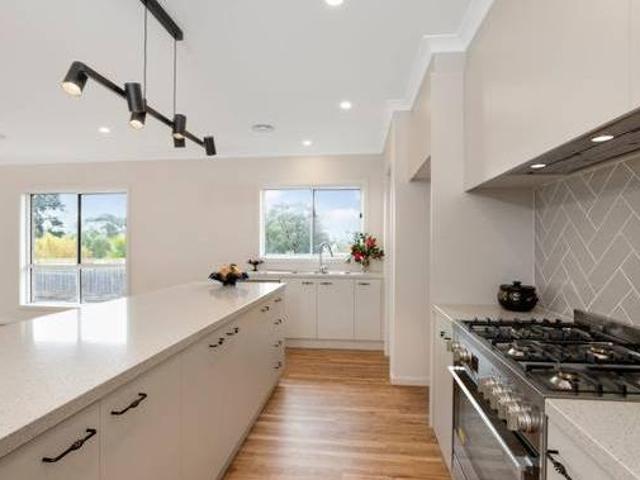 House for rent in Victoria