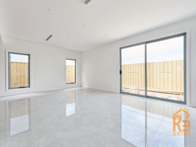 House for rent in Clyde North, Melbourne