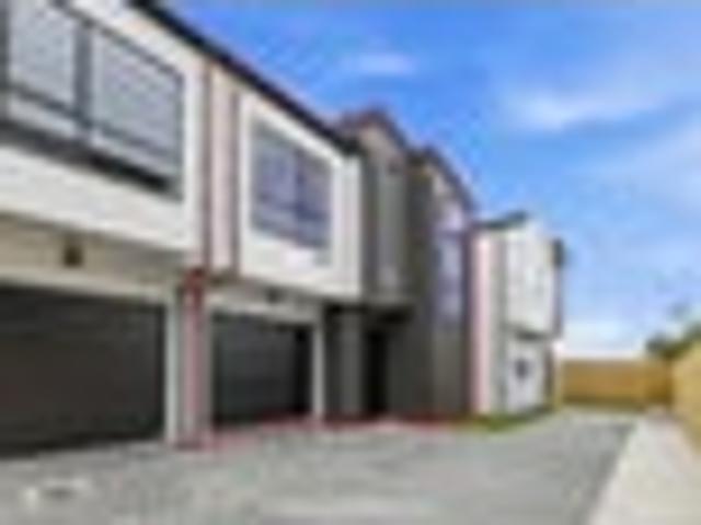 Townhouse for sale in Manurewa