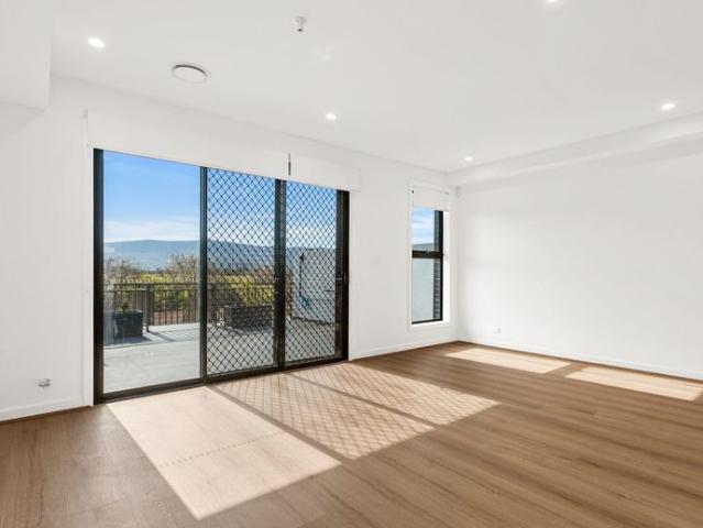 Townhouse for rent in Wollongong West, New South Wales