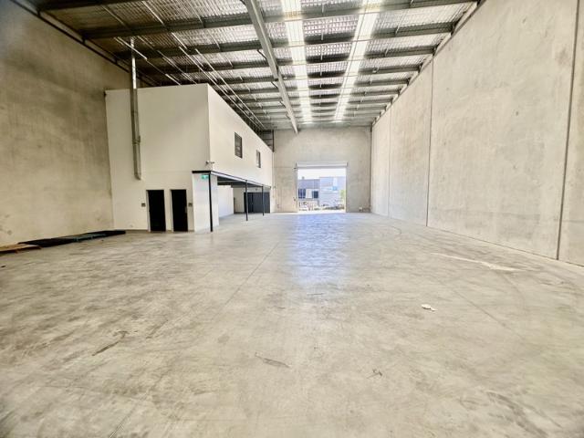 Warehouse for rent in Toombul, Queensland