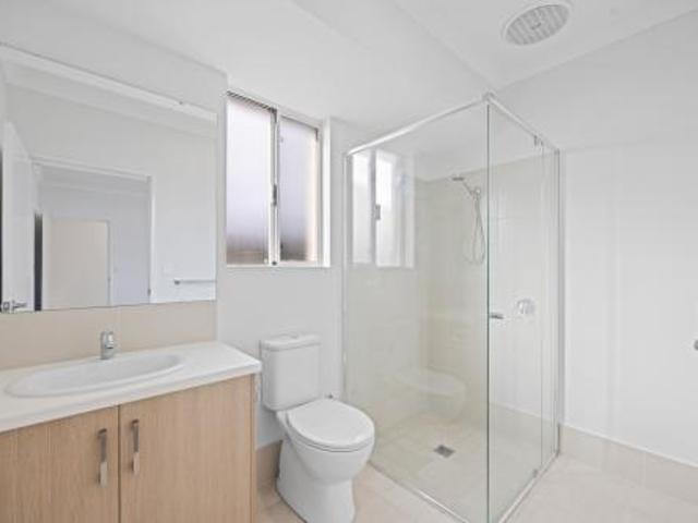 House for rent in Lakelands