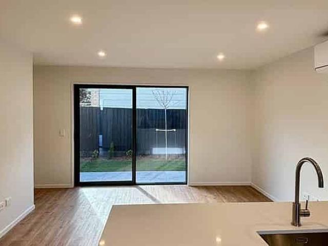 Townhouse for rent in Heathcote, Canterbury