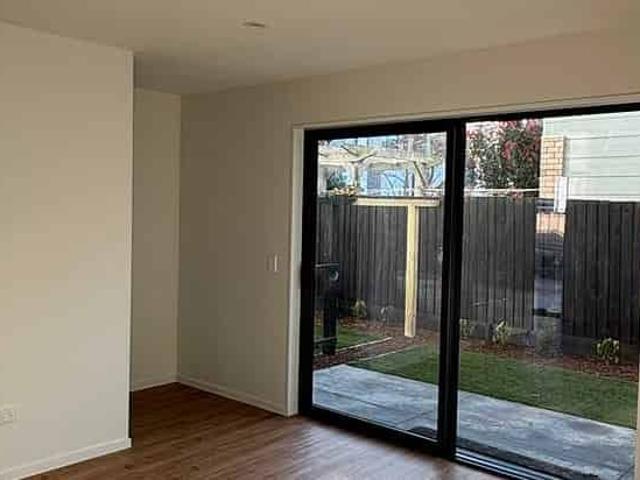Townhouse for rent in Heathcote, Canterbury