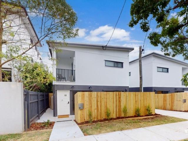 Flat for sale in Oxley