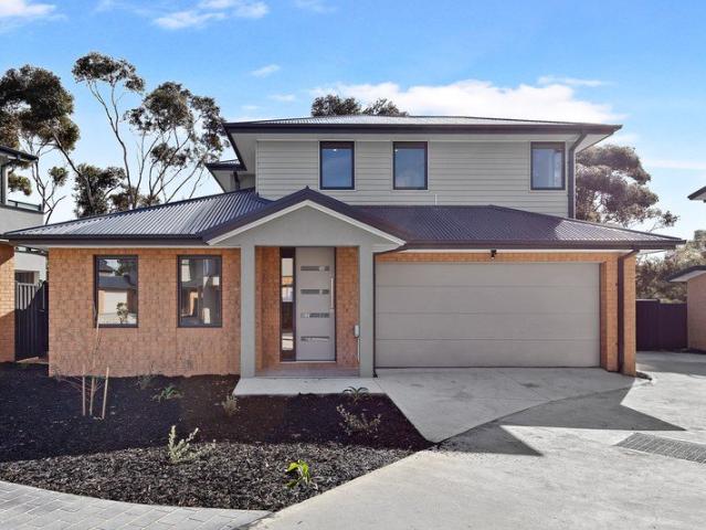 Townhouse for sale in Camerons Creek, Victoria