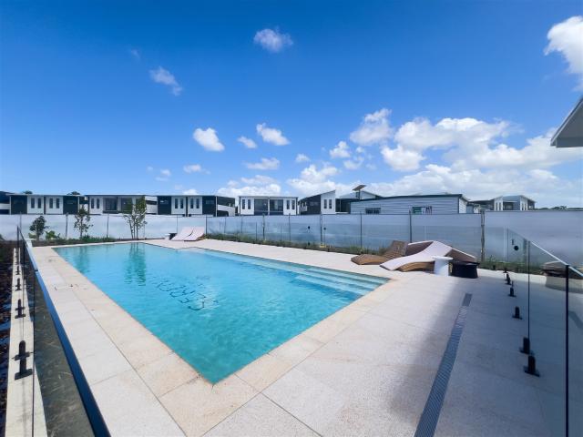 Townhouse for rent in Helensvale Town Centre
