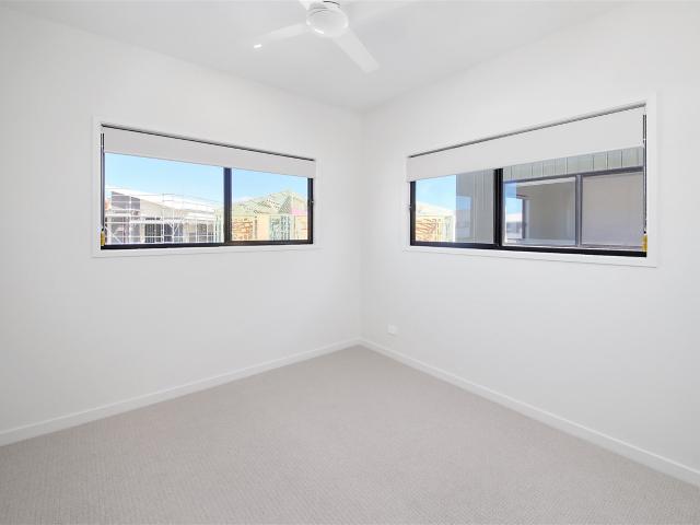 Townhouse for rent in Helensvale Town Centre