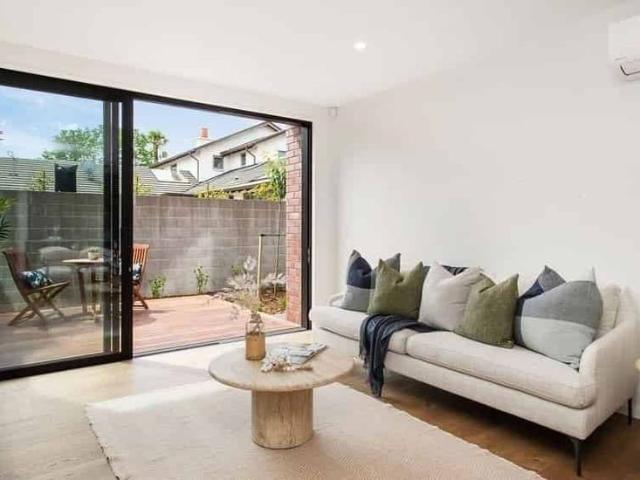 Townhouse for rent in Saint Albans, Canterbury