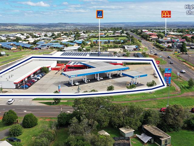 Retail for rent in Highfields, Queensland