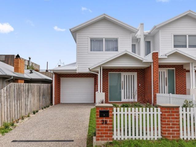 Cottage for sale in Camerons Creek, Victoria
