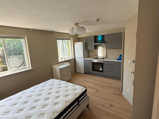 Apartment for rent in Bowes Park, Greater London