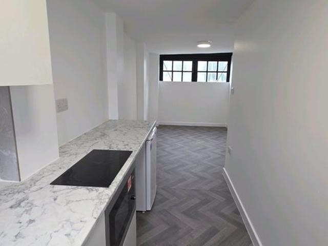 Studio for rent in Lower Green Esher, Elmbridge