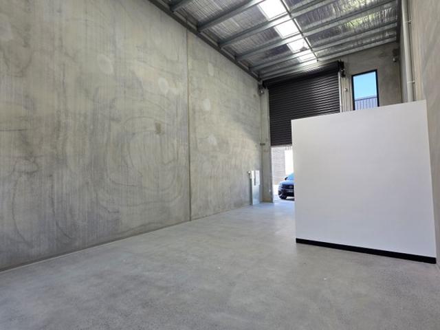 Warehouse for rent in Toombul, Queensland