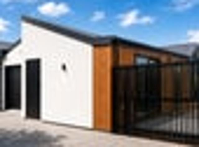 Townhouse for sale in Chaslands, Canterbury