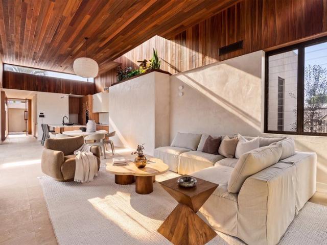 House for sale in Palm Beach, Gold Coast City
