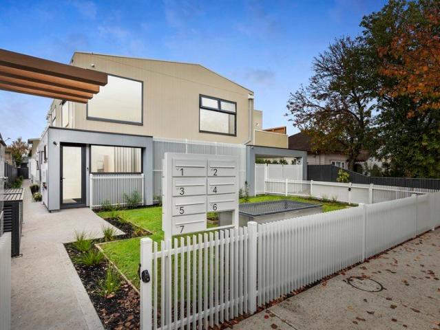 Townhouse for sale in Camerons Creek, Victoria