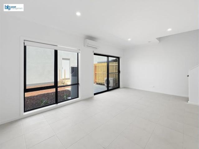 Townhouse for rent in Canopy At Amstel, Melbourne