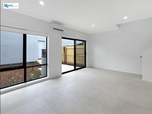 Townhouse for rent in Canopy At Amstel, Melbourne