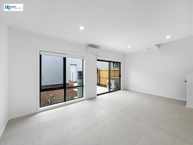 Townhouse for rent in Canopy At Amstel, Melbourne