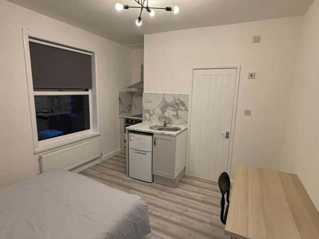 Studio for rent in St Ann's, Haddon