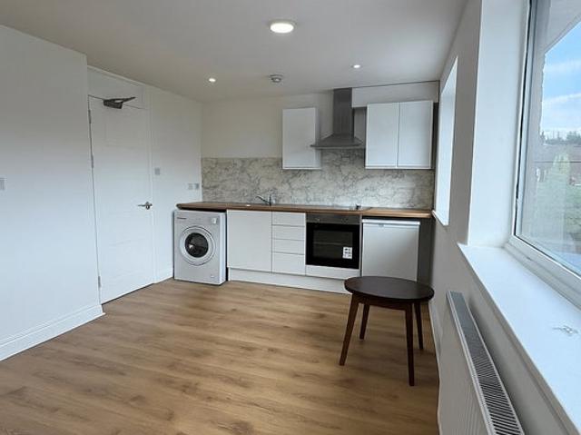 Studio for rent in Chapel End, Highams Park