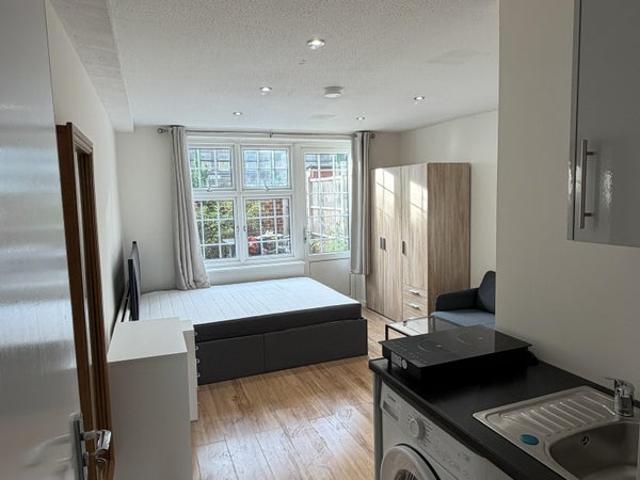 Studio for rent in De Beauvoir Town, Greater London