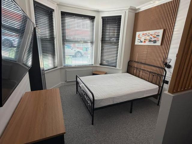 Studio for rent in Roselands, Eastbourne