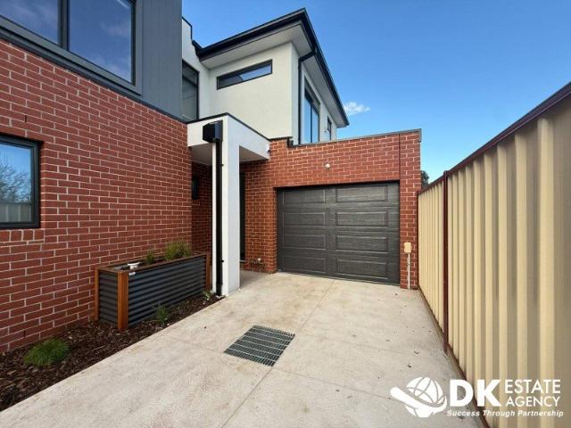 Townhouse for rent in Sunshine North, Melbourne