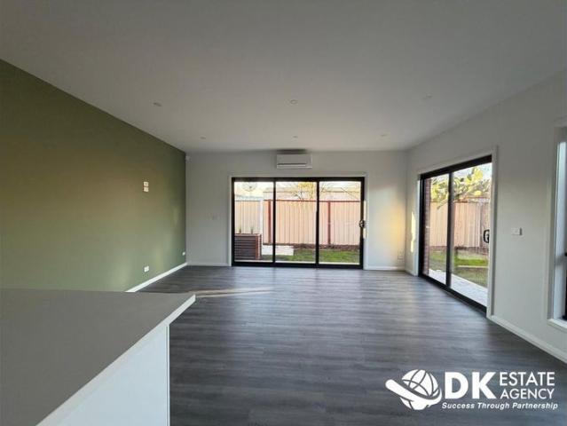 Townhouse for rent in Sunshine North, Melbourne