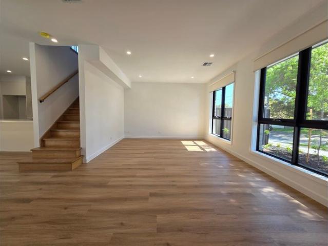 Townhouse for rent in Oakleigh East, Melbourne