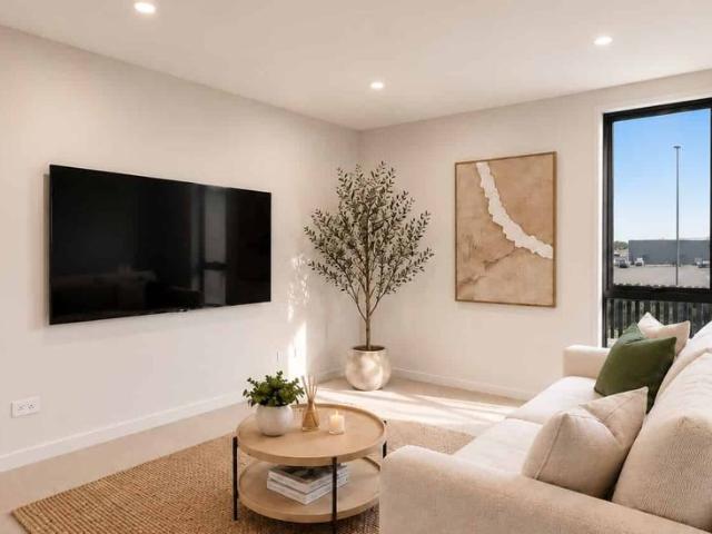 Townhouse for rent in Chaslands, Canterbury