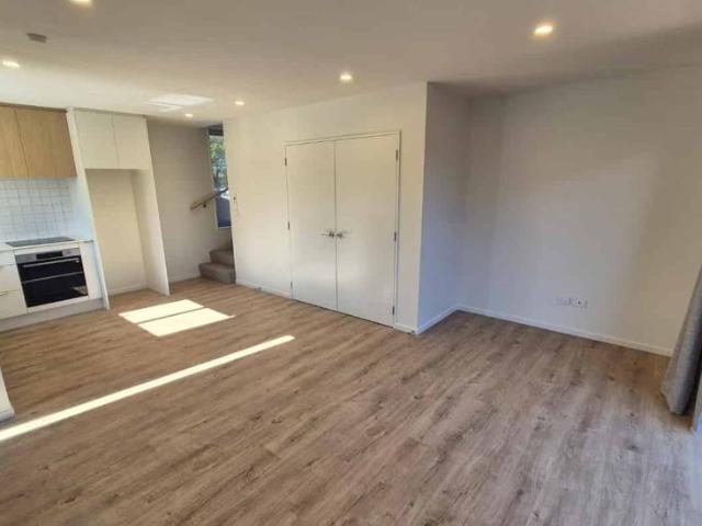 Townhouse for rent in Bryndwr, Canterbury