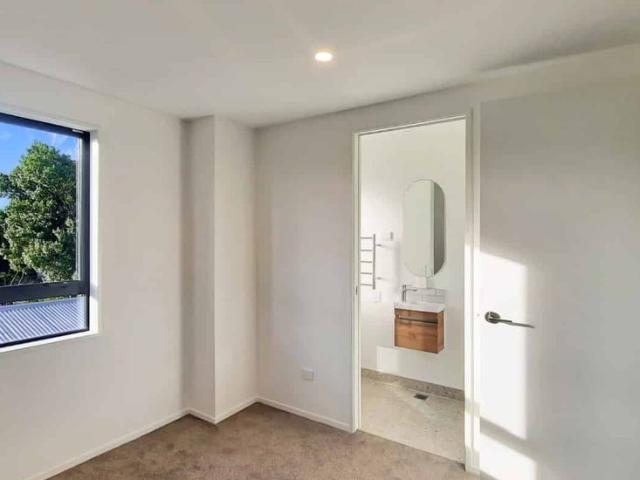 Townhouse for rent in Heathcote, Canterbury