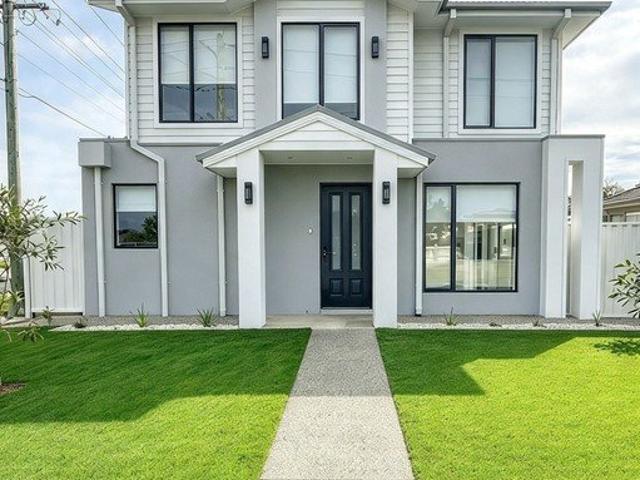 Townhouse for rent in Altona North, Melbourne