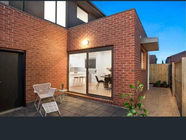 Townhouse for rent in Camerons Creek, Victoria