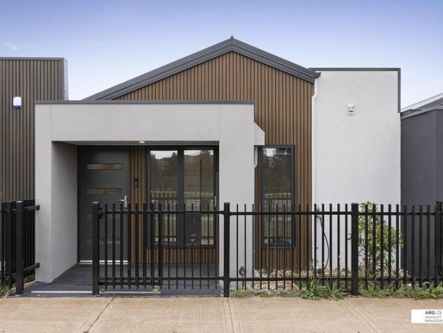 Townhouse for rent in Seventh Bend, Melbourne