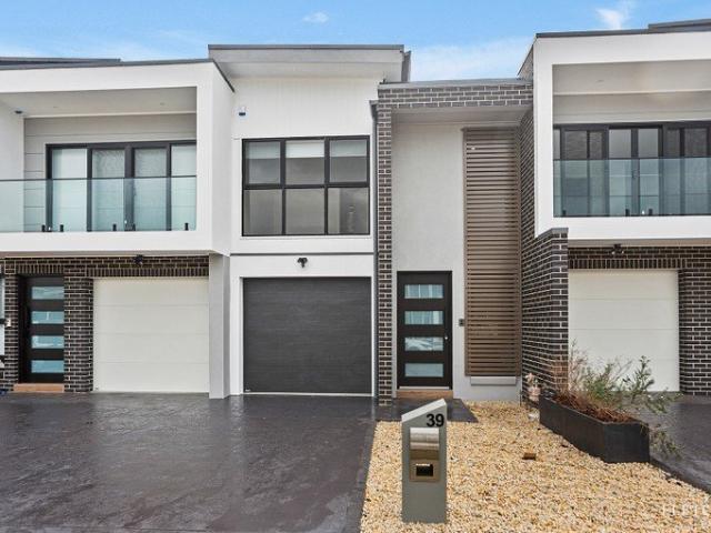 Townhouse for rent in Wollongong West, New South Wales