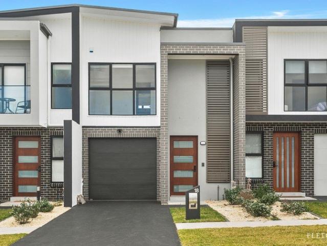 Townhouse for rent in Wollongong West, New South Wales