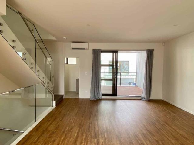 Townhouse for rent in Whangaparaoa, Oroua County