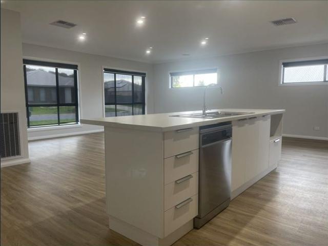 Townhouse for rent in Albury, New South Wales