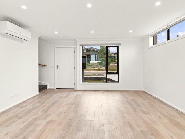 Townhouse for rent in Darley, Victoria
