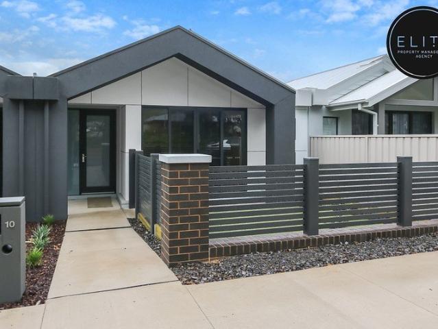 Townhouse for rent in Leneva, Victoria