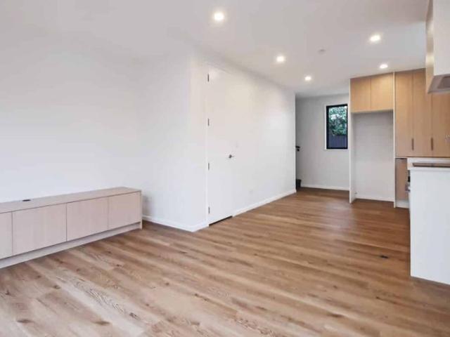Townhouse for rent in Chaslands, Canterbury