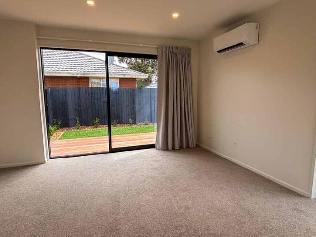 Townhouse for rent in Bryndwr, Canterbury