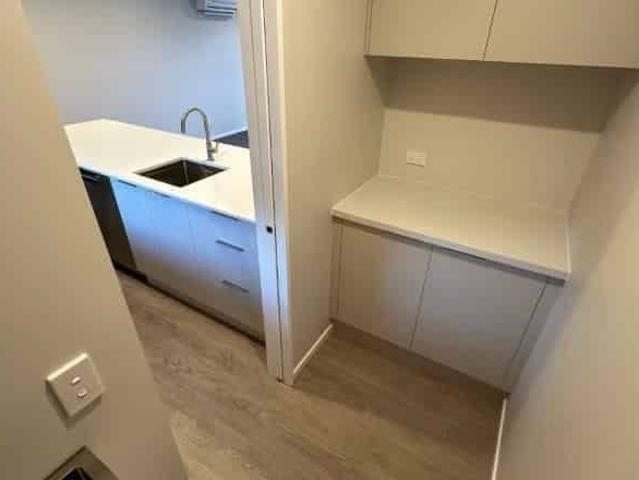 Townhouse for rent in Chaslands, Canterbury